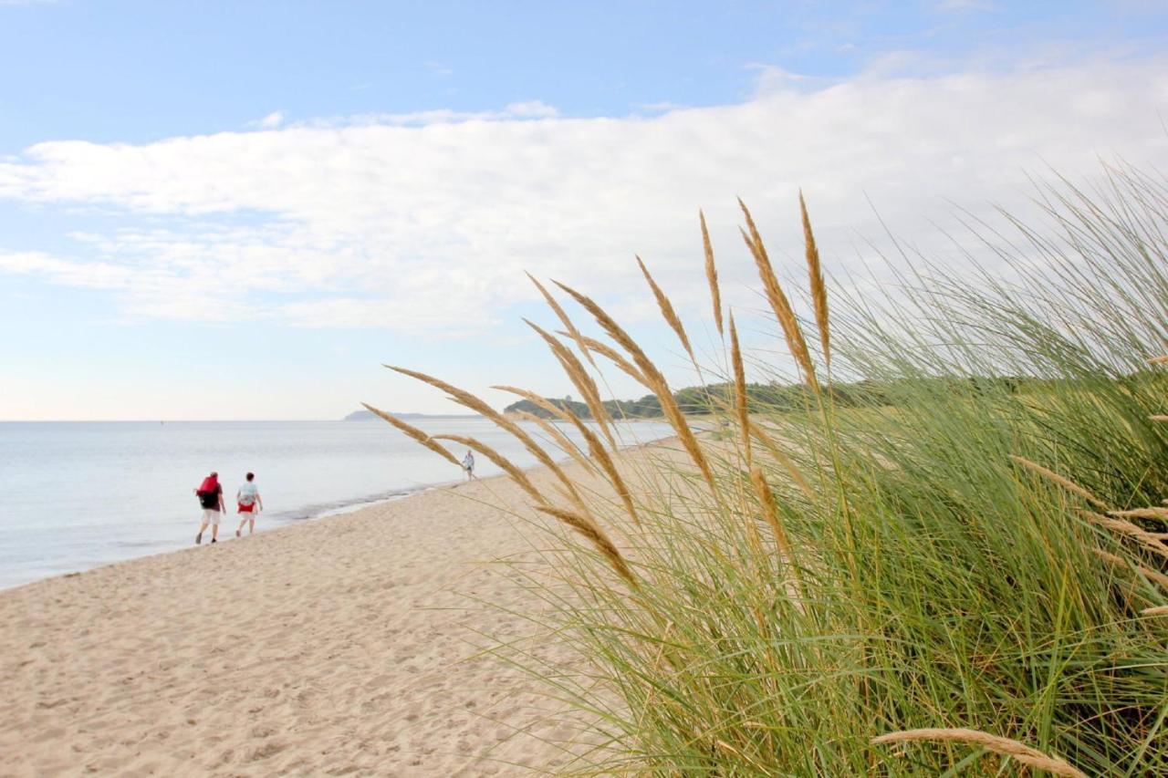 Strandnah Mit Terrasse, Gratis Nutzung Vom Ahoi Erlebnisbad Und Sauna In Sellin - Strandhaus Moenchgut Fewo06 ลอบเบอ ภายนอก รูปภาพ