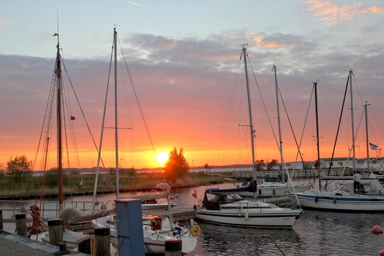 Strandnah Mit Terrasse, Gratis Nutzung Vom Ahoi Erlebnisbad Und Sauna In Sellin - Strandhaus Moenchgut Fewo06 ลอบเบอ ภายนอก รูปภาพ